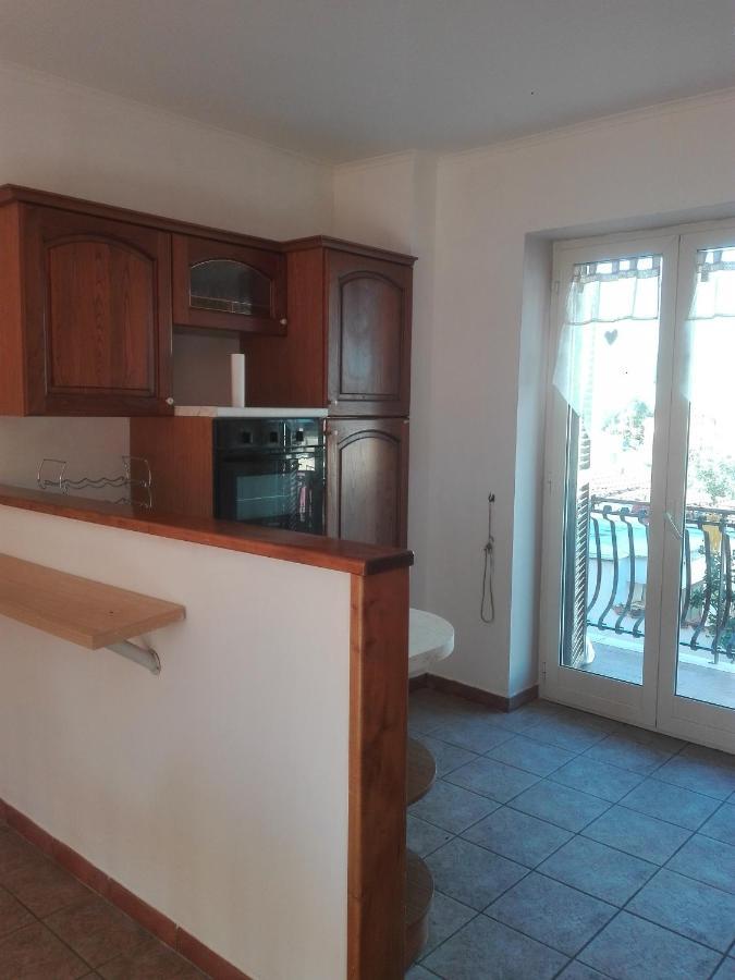 フィウミチーノA Santy'S House 1Piano-No Lift-Shuttle A Pagamento-Raggiungibile A Piedi Aeroporto-Fermata Bus Fiera Di Roma A 3 Minuti-Air Condiz Ed Extra Bed For A Fee A Pagamentoアパートメント エクステリア 写真