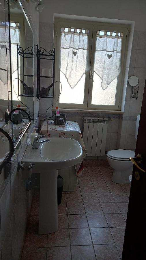フィウミチーノA Santy'S House 1Piano-No Lift-Shuttle A Pagamento-Raggiungibile A Piedi Aeroporto-Fermata Bus Fiera Di Roma A 3 Minuti-Air Condiz Ed Extra Bed For A Fee A Pagamentoアパートメント エクステリア 写真