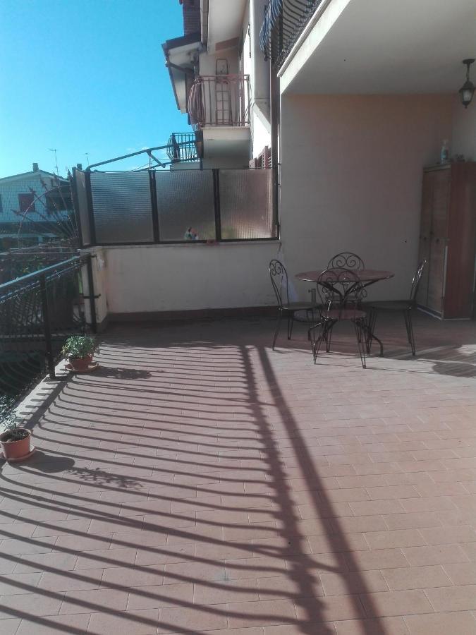 フィウミチーノA Santy'S House 1Piano-No Lift-Shuttle A Pagamento-Raggiungibile A Piedi Aeroporto-Fermata Bus Fiera Di Roma A 3 Minuti-Air Condiz Ed Extra Bed For A Fee A Pagamentoアパートメント エクステリア 写真