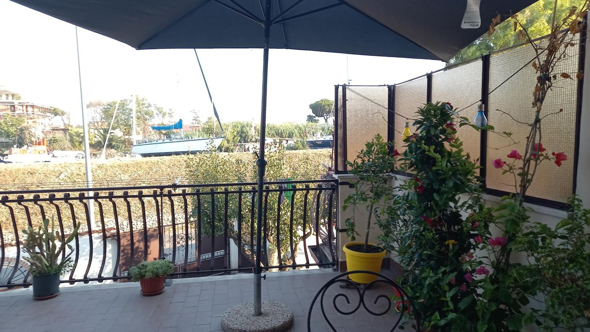 フィウミチーノA Santy'S House 1Piano-No Lift-Shuttle A Pagamento-Raggiungibile A Piedi Aeroporto-Fermata Bus Fiera Di Roma A 3 Minuti-Air Condiz Ed Extra Bed For A Fee A Pagamentoアパートメント エクステリア 写真